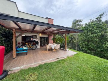 Vendo casa esquinera en el sector del Trebol, Manizales en conjunto cerrrado
