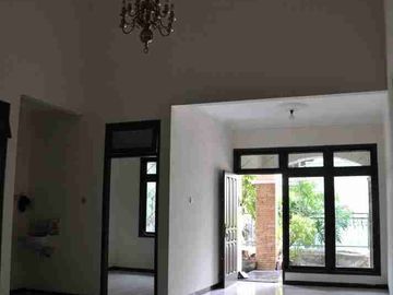 Rumah dijual Lokasi Sangat Strategis di Soekarno Hatta Kota Malang