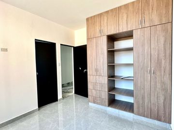 HERMOSA CASA DE TRES PISOS  EN VENTA - URB. MIRAFLORES COUNTRY CLUB
