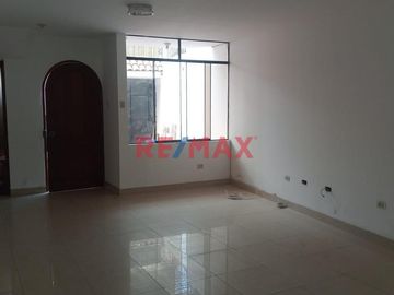 Estupenda Casa En Los Olivos