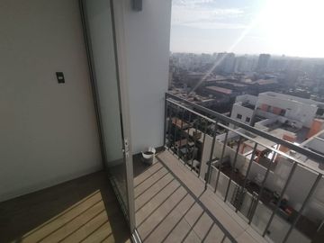 Departamento De 3 Dormitorios, Balcón, Espectacular Vista. Cerca A Todo, Áreas Comunes, Piscina, Zona De Parrilla, Juegos Para Niños.