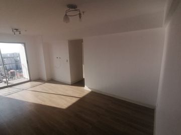 Departamento De 3 Dormitorios, Balcón, Espectacular Vista. Cerca A Todo, Áreas Comunes, Piscina, Zona De Parrilla, Juegos Para Niños.