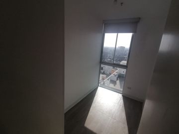 Departamento De 3 Dormitorios, Balcón, Espectacular Vista. Cerca A Todo, Áreas Comunes, Piscina, Zona De Parrilla, Juegos Para Niños.