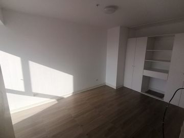 Departamento De 3 Dormitorios, Balcón, Espectacular Vista. Cerca A Todo, Áreas Comunes, Piscina, Zona De Parrilla, Juegos Para Niños.