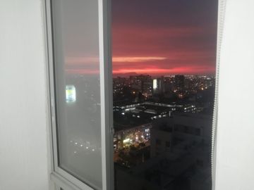 Departamento De 3 Dormitorios, Balcón, Espectacular Vista. Cerca A Todo, Áreas Comunes, Piscina, Zona De Parrilla, Juegos Para Niños.