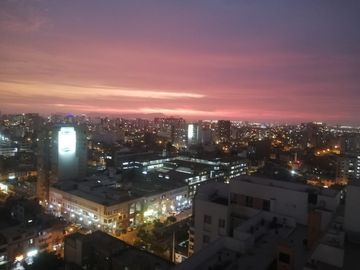 Departamento De 3 Dormitorios, Balcón, Espectacular Vista. Cerca A Todo, Áreas Comunes, Piscina, Zona De Parrilla, Juegos Para Niños.