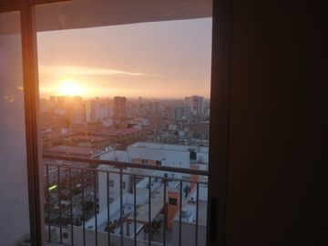 Departamento De 3 Dormitorios, Balcón, Espectacular Vista. Cerca A Todo, Áreas Comunes, Piscina, Zona De Parrilla, Juegos Para Niños.