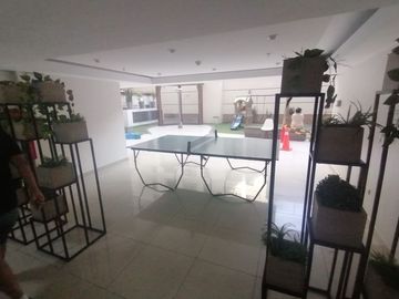 Departamento De 3 Dormitorios, Balcón, Espectacular Vista. Cerca A Todo, Áreas Comunes, Piscina, Zona De Parrilla, Juegos Para Niños.