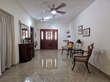 Casa con Departamento Independiente en Segundo Piso