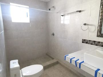 Casa con Departamento Independiente en Segundo Piso