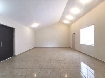 Casa con Departamento Independiente en Segundo Piso