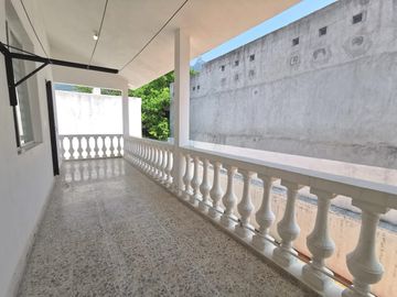 Casa con Departamento Independiente en Segundo Piso