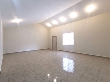 Casa con Departamento Independiente en Segundo Piso