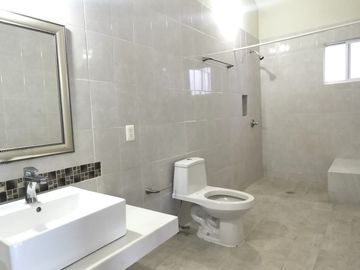 Casa con Departamento Independiente en Segundo Piso
