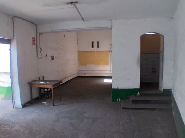 EXCELENTE OPORTUNIDAD DE INVERSIÓN!!! SE VENDE CASA COMO TERRENO ZONIFICACIÓN RDA COMPATIBLE CON CZ EN AV. SALAVERRY
