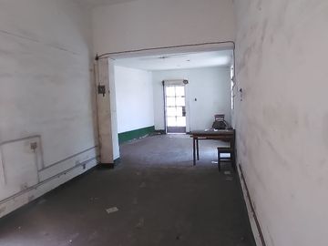 EXCELENTE OPORTUNIDAD DE INVERSIÓN!!! SE VENDE CASA COMO TERRENO ZONIFICACIÓN RDA COMPATIBLE CON CZ EN AV. SALAVERRY