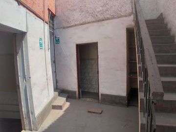 EXCELENTE OPORTUNIDAD DE INVERSIÓN!!! SE VENDE CASA COMO TERRENO ZONIFICACIÓN RDA COMPATIBLE CON CZ EN AV. SALAVERRY