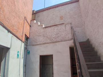 EXCELENTE OPORTUNIDAD DE INVERSIÓN!!! SE VENDE CASA COMO TERRENO ZONIFICACIÓN RDA COMPATIBLE CON CZ EN AV. SALAVERRY