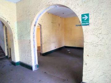 EXCELENTE OPORTUNIDAD DE INVERSIÓN!!! SE VENDE CASA COMO TERRENO ZONIFICACIÓN RDA COMPATIBLE CON CZ EN AV. SALAVERRY