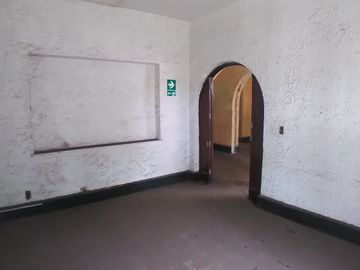 EXCELENTE OPORTUNIDAD DE INVERSIÓN!!! SE VENDE CASA COMO TERRENO ZONIFICACIÓN RDA COMPATIBLE CON CZ EN AV. SALAVERRY