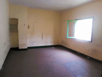 EXCELENTE OPORTUNIDAD DE INVERSIÓN!!! SE VENDE CASA COMO TERRENO ZONIFICACIÓN RDA COMPATIBLE CON CZ EN AV. SALAVERRY