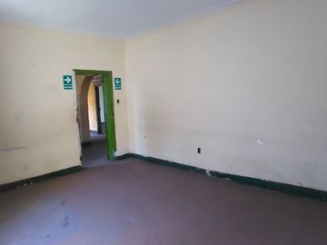 EXCELENTE OPORTUNIDAD DE INVERSIÓN!!! SE VENDE CASA COMO TERRENO ZONIFICACIÓN RDA COMPATIBLE CON CZ EN AV. SALAVERRY