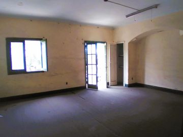 EXCELENTE OPORTUNIDAD DE INVERSIÓN!!! SE VENDE CASA COMO TERRENO ZONIFICACIÓN RDA COMPATIBLE CON CZ EN AV. SALAVERRY