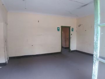 EXCELENTE OPORTUNIDAD DE INVERSIÓN!!! SE VENDE CASA COMO TERRENO ZONIFICACIÓN RDA COMPATIBLE CON CZ EN AV. SALAVERRY