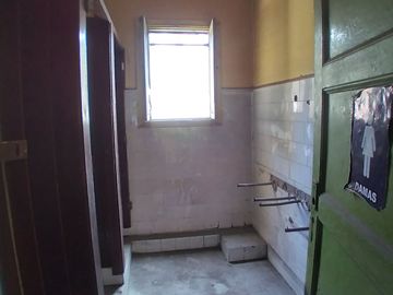 EXCELENTE OPORTUNIDAD DE INVERSIÓN!!! SE VENDE CASA COMO TERRENO ZONIFICACIÓN RDA COMPATIBLE CON CZ EN AV. SALAVERRY
