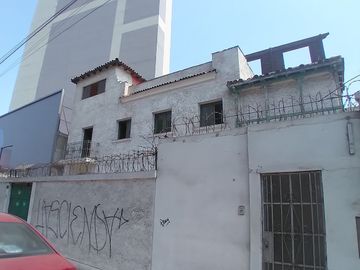 EXCELENTE OPORTUNIDAD DE INVERSIÓN!!! SE VENDE CASA COMO TERRENO ZONIFICACIÓN RDA COMPATIBLE CON CZ EN AV. SALAVERRY