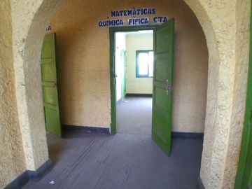 OPORTUNIDAD DE INVERSIÓN!! SE VENDE CASA COMO TERRENO O LOCAL COMERCIAL, ZONIFICACIÓN RDA COMPATIBLE CON CZ EN AV. SALAVERRY, JESÚS MARÍA