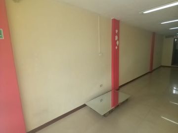 DE OPORTUNIDAD LOCAL COMERCIAL CON UBICACIÓN ESTRATÉGICA