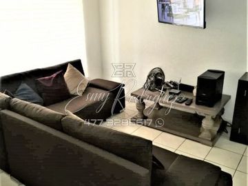 CASA EN VENTA EN PORTALES DE LA ARBOLEDA (La Marina y Echeveste), León,Gto; 3 REC, EQUIPADA.