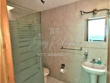 CASA EN VENTA EN PORTALES DE LA ARBOLEDA (La Marina y Echeveste), León,Gto; 3 REC, EQUIPADA.
