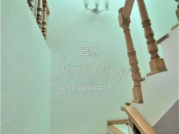 CASA EN VENTA EN PORTALES DE LA ARBOLEDA (La Marina y Echeveste), León,Gto; 3 REC, EQUIPADA.