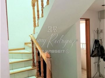 CASA EN VENTA EN PORTALES DE LA ARBOLEDA (La Marina y Echeveste), León,Gto; 3 REC, EQUIPADA.