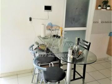 CASA EN VENTA EN PORTALES DE LA ARBOLEDA (La Marina y Echeveste), León,Gto; 3 REC, EQUIPADA.
