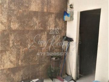 CASA EN VENTA EN PORTALES DE LA ARBOLEDA (La Marina y Echeveste), León,Gto; 3 REC, EQUIPADA.