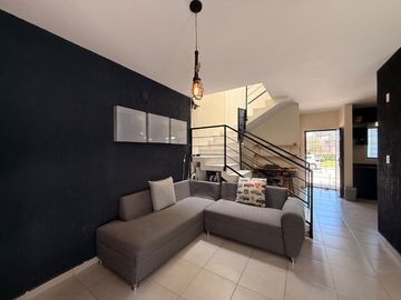 Casa en venta en Alta California, dentro de coto