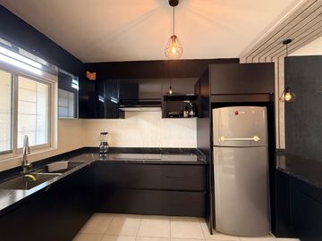 Casa en venta en Alta California, dentro de coto