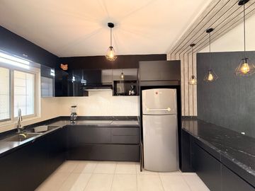 Casa en venta en Alta California, dentro de coto