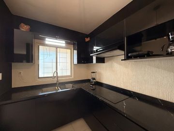 Casa en venta en Alta California, dentro de coto