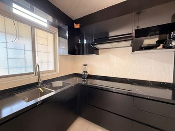 Casa en venta en Alta California, dentro de coto