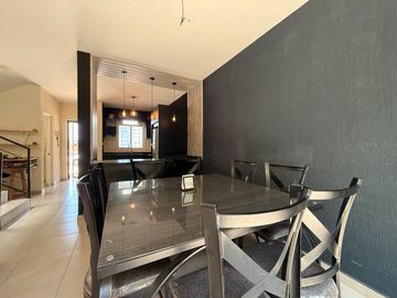 Casa en venta en Alta California, dentro de coto