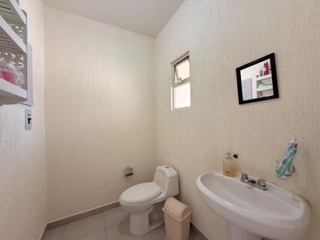 Casa en venta en Alta California, dentro de coto