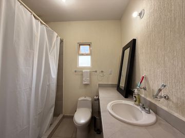 Casa en venta en Alta California, dentro de coto