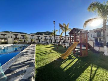 Casa en venta en Alta California, dentro de coto