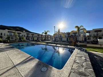 Casa en venta en Alta California, dentro de coto