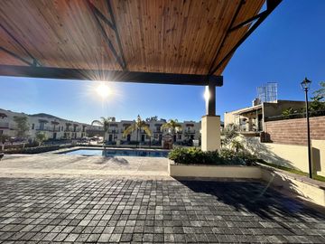 Casa en venta en Alta California, dentro de coto