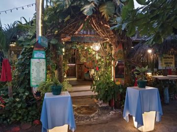 SAME RESTAURANT DE VENTA/RENTA CASA Y TERRENO NEGOCIABLE
